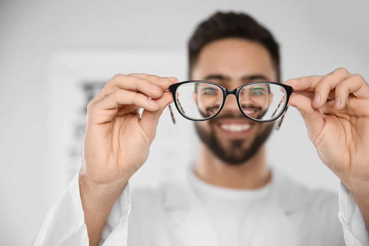 Pros and Cons of LASIK