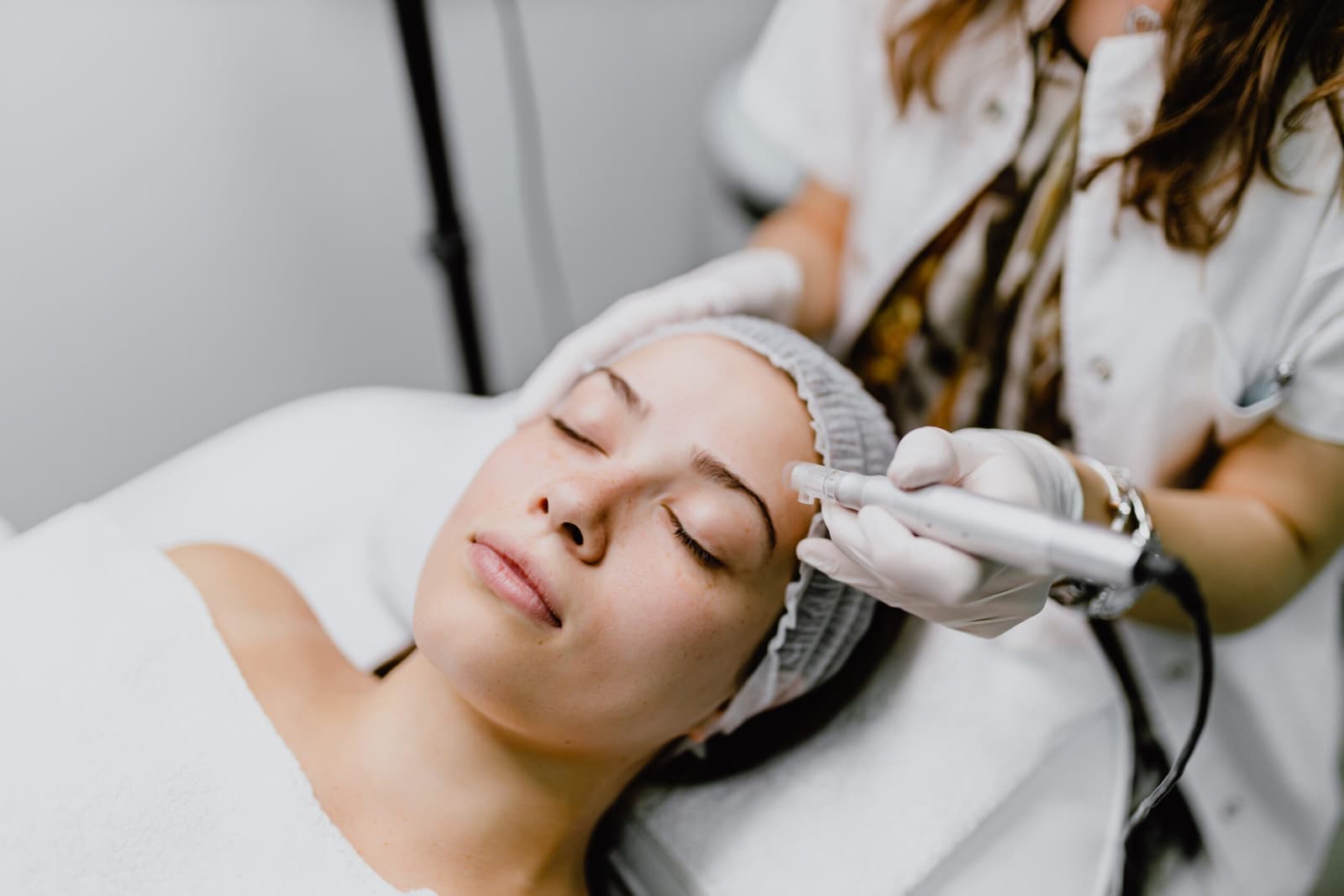 What is microneedling?