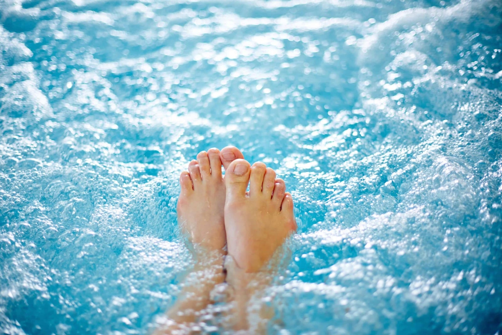 Difference between hydrotherapy and aquatic therapy