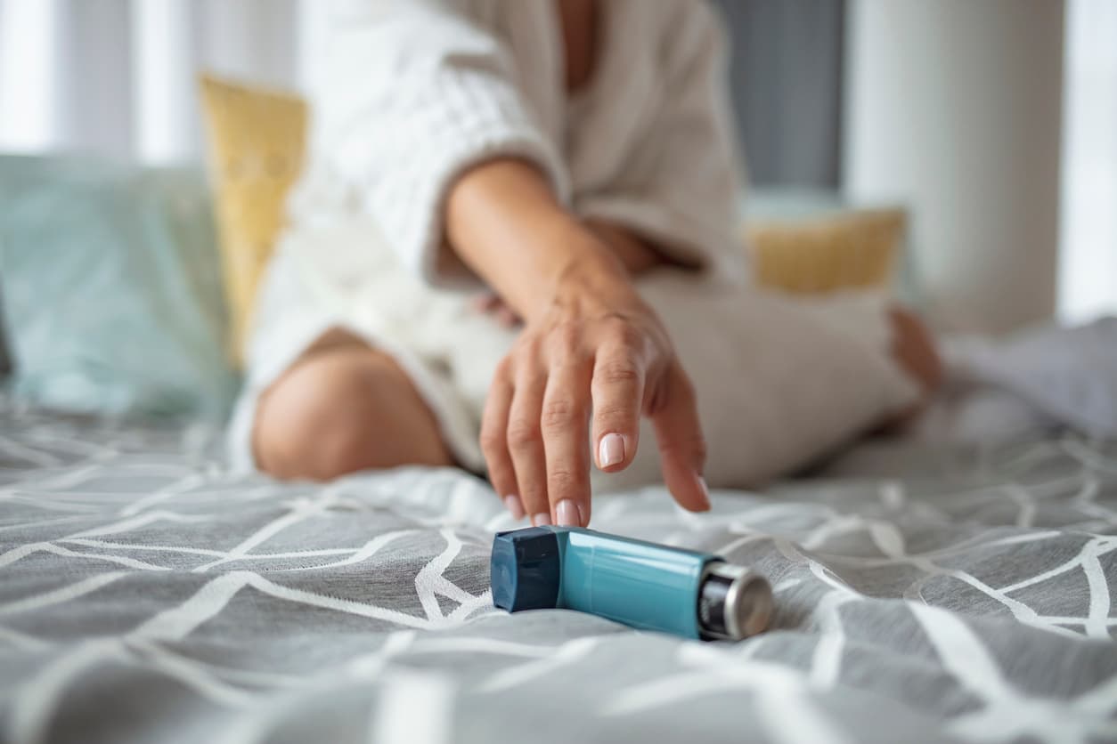 What is the best way to manage asthma?